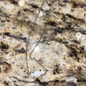 Kendra Scott necklace